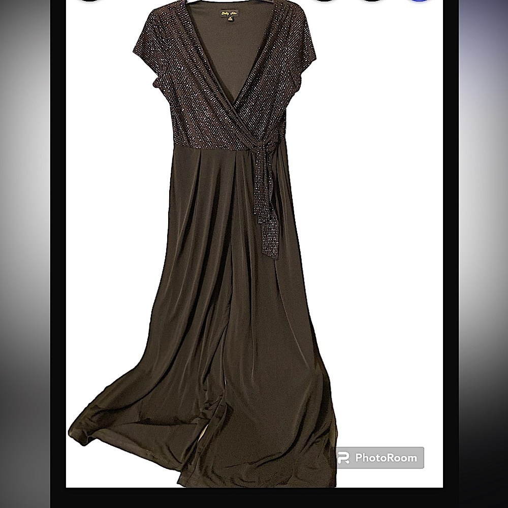 Shelby Nites Chic Noir Wide Leg Statement Jumpsuit in Black. - Picture 2 of 7